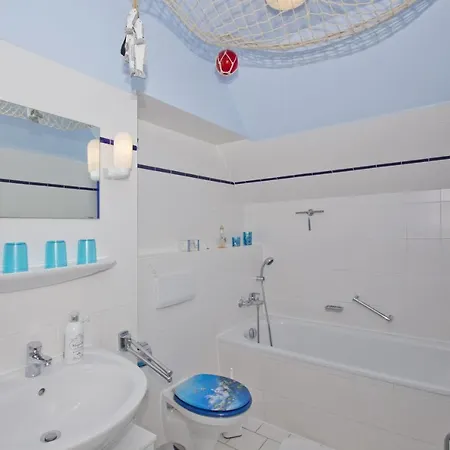 strandnahe 2-Raum-Ferienwohnung mit Balkon - Strandhaus Mönchgut FeWo 10 Apartment Lobbe